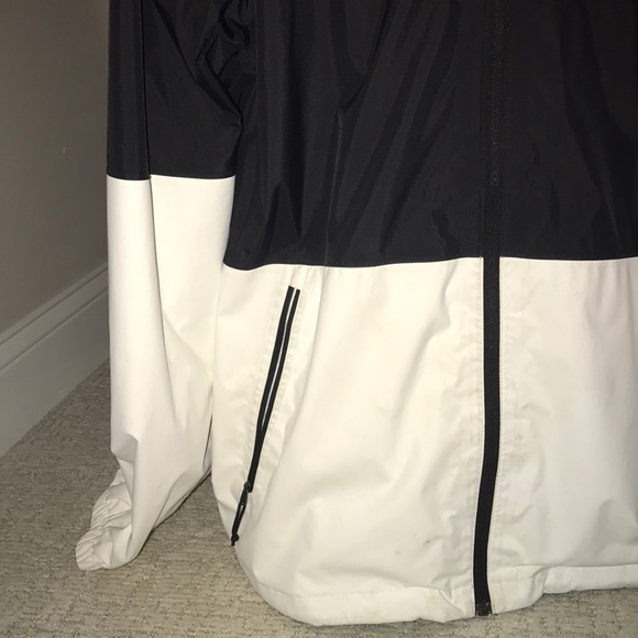 North Face Trendy Wind breaker - Picture 3 of 4